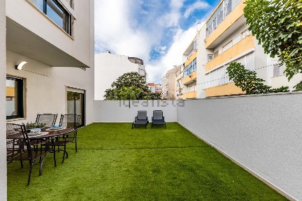 Apartamento T1 à venda na Rua José Maria Pedroto