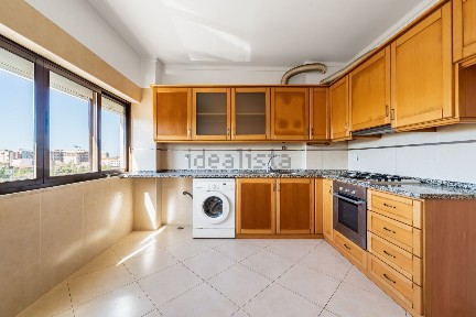 Apartamento T2 à venda na Rua Mouzinho de Albuquerque