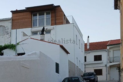 Duplex à venda na Rua Dom Fuas Roupinho