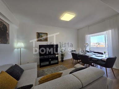 Apartamento T3 à venda na Avenida Doutor Bernardino da Silva