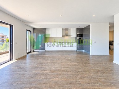 Apartamento T3 à venda na Rua do Oceano Atlântico