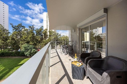 Apartamento T2 à venda na Avenida Tomás Cabreira