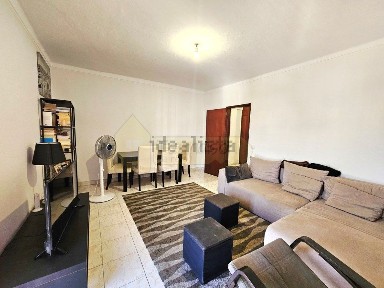 Apartamento T2 à venda na Avenida Professor Doutor Adelino da Palma Carlos, 1