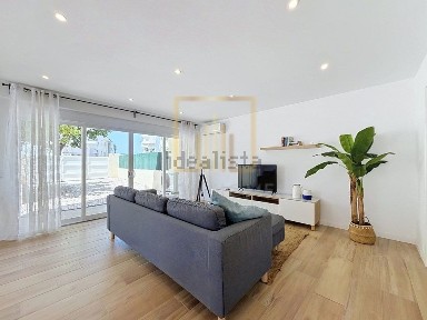 Apartamento T1 à venda na Rua de Marachique, 3