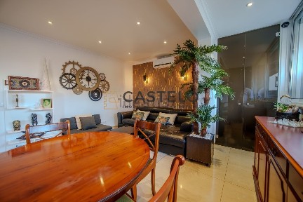Apartamento T2 à venda na Rua Raúl Brandão