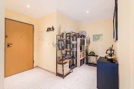 Apartamento T3 à venda na Estrada da Rocha