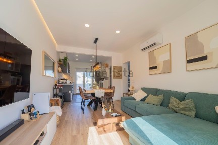 Apartamento T1 à venda na Rua Almirante Reis, 247