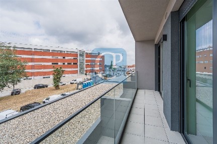 Arrendamento de apartamento T1 na Rua Francisco Araújo Dantas, 76