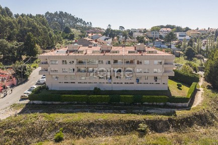 Arrendamento de apartamento T3 na Rua São Tiago, 508