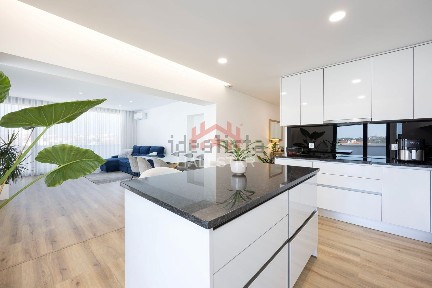 Apartamento T2 à venda na Rua dos Paraisos, 39