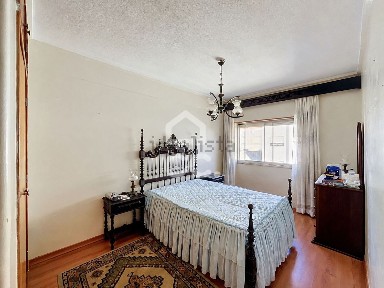 Apartamento T4 à venda na Rua José Filipe Neto Rebelo, 8