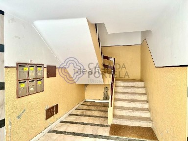 Apartamento T3 à venda na Rua Raul Proença s/n