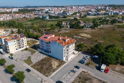 Apartamento T3 à venda em Santo Onofre e Serra do Bouro