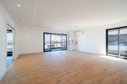 Apartamento T4 à venda na Praceta da Venteira