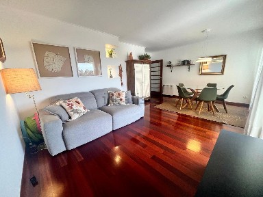 Apartamento T2 à venda na Rua Helena Vaz da Silva s/n