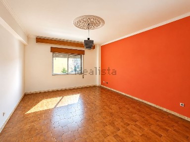 Apartamento T3 à venda na Rua Alto do Moinho de Vento