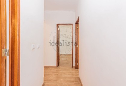 Apartamento T2 à venda na Rua António Sérgio