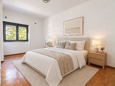 Apartamento T2 à venda na Avenida Vitorino Nemésio
