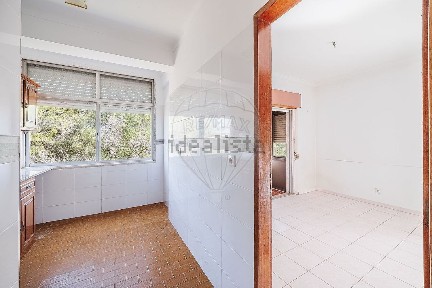 Apartamento T2 à venda na Rua Aquilino Ribeiro