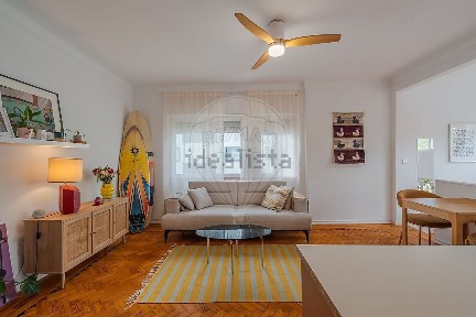 Apartamento T2 à venda na Alameda das Linhas de Torres