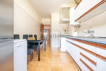 Apartamento T2 à venda na Rua José Brandão de Almeida