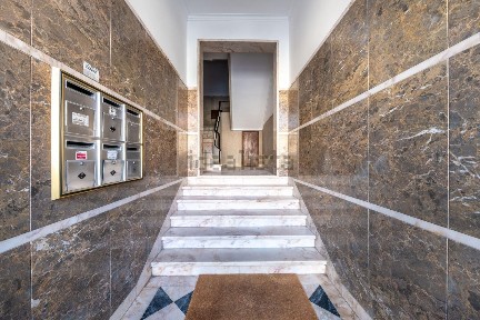 Apartamento T4 à venda na Rua Luís de Camões, 32