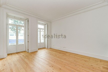 Apartamento T1 à venda na Avenida Elias Garcia, 67