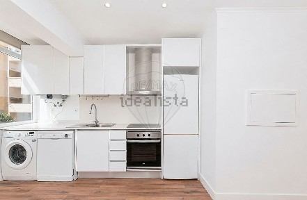 Apartamento T2 à venda na Rua Latino Coelho