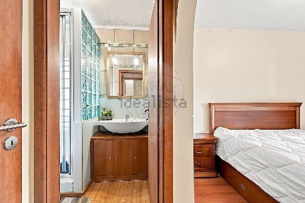 Apartamento T3 à venda na Rua Adelaide Cabete