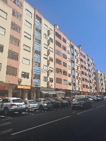 Apartamento T3 à venda na Avenida Cidade de Lisboa, 51