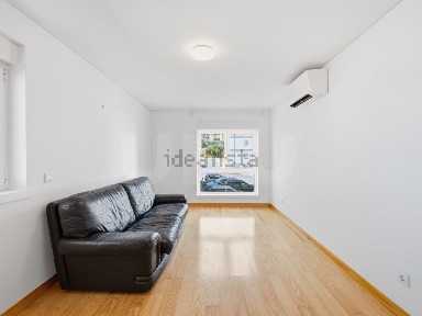 Apartamento T1 à venda na Rua Xavier de Magalhães