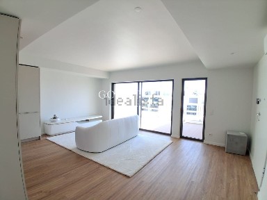 Apartamento T2 à venda na Rua José Sobral de Almada Negreiros