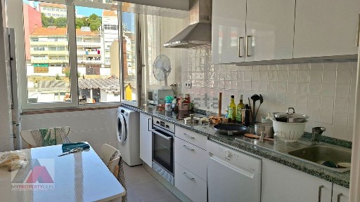 Apartamento T2 à venda no Alto de Alcântara