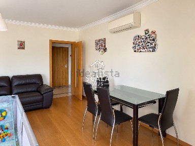 Apartamento T2 à venda na Rua Cidade de Bissau, 47