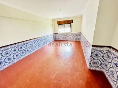 Apartamento T2 à venda na Rua Dona Maria II, 12