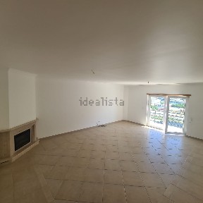 Apartamento T3 à venda na Rua Frei Fernão Rodrigues Monteiro