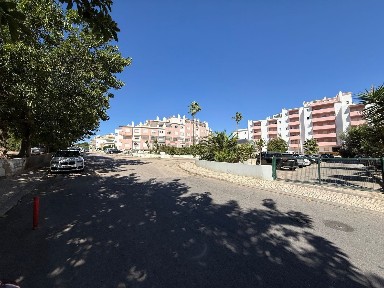 Arrendamento de espaço comercial na Rua Vista Mar