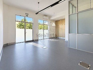 Arrendamento de espaço comercial na Rua Salgueiro Maia