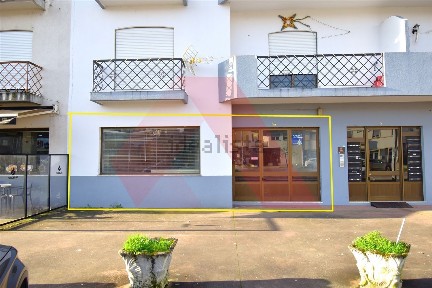 Espaço comercial à venda em Tábua