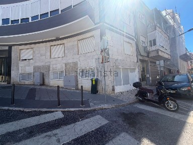 Arrendamento de armazém na Rua Egas Moniz, 19