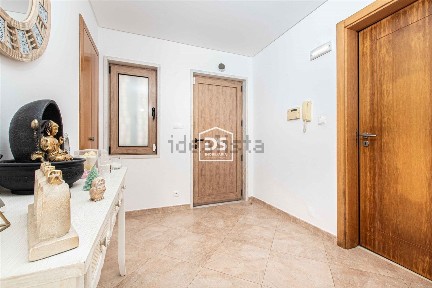 Moradia independente à venda em Pontinha e Famões