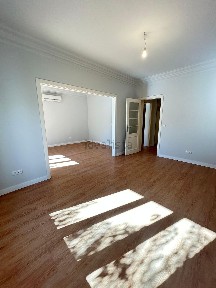 Arrendamento de apartamento T5 na Rua de Dona Estefânia, 15