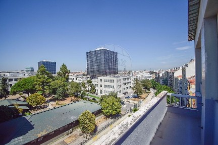 Arrendamento de apartamento T3 na Avenida Rovisco Pais
