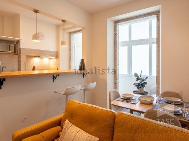 Arrendamento de apartamento T2 na Rua António Pereira Carrilho, 34