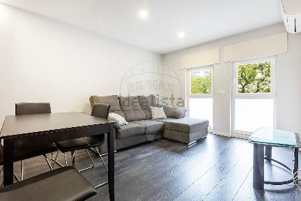 Arrendamento de apartamento T2 na Rua Maria Brown