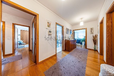Apartamento T3 à venda na Rua Mestre Álvaro Loureiro