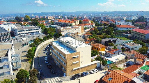 Apartamento T4 à venda na Rua Alexandre Herculano, 224