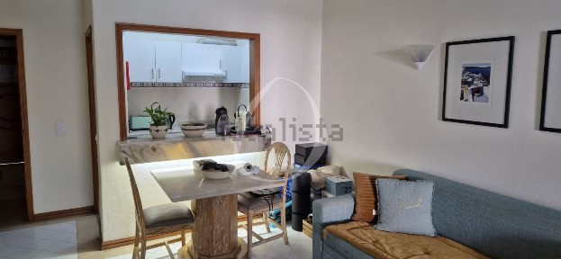 Apartamento T0 à venda na Rua Columbano Bordalo Pinheiro