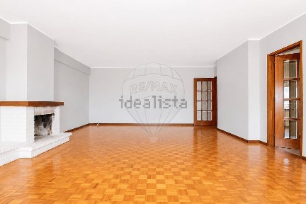 Arrendamento de apartamento T2 na Rua José Régio