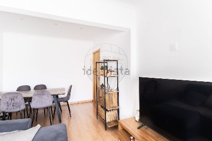Apartamento T2 à venda na Avenida General Humberto Delgado